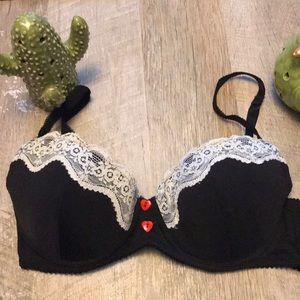 Black Bra w White Lace